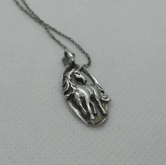 Sterling horse  necklace - Picture 1 of 3
